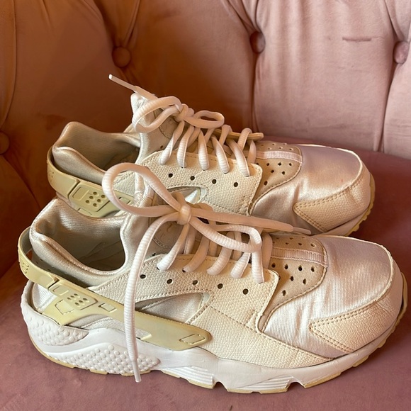 Woman’s White Nike Air White Platnum - Picture 14 of 17